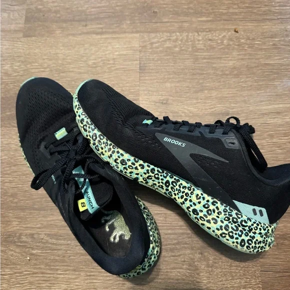 Brooks - Picture 1 of 2